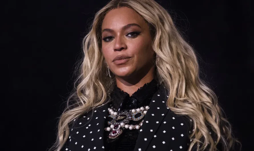 NFL Halftime Viewers Perplexed by Beyoncé’s ‘Tall’ Daughter Appearing in a White Corset at 12, Claim She Grew Up ‘Too Soon’